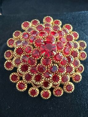JUDY LEE Ruby Red Rhinestone Layered Dome Gold Tone Vintage Brooch Pin